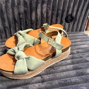 Stylish Green Espadrille Sandals
